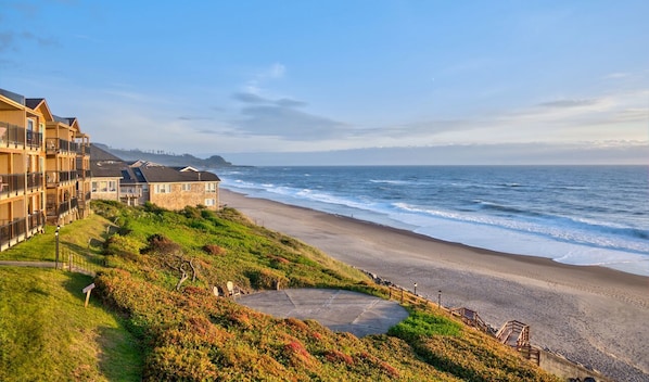 Perhehuone, 2 makuuhuonetta, 2 kylpyhuonetta (Bed Requests Subject to Availability) | Parveke