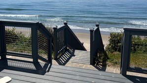 Terrace/patio - West Beach Suites (Lincoln City)