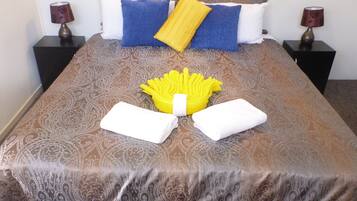 Cortinas blackout, tabla de planchar con plancha y wifi gratis