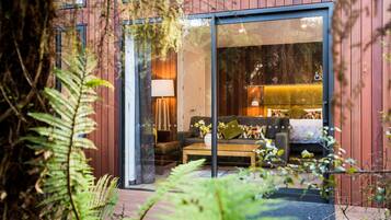 Deluxe Tree Lodge | Free WiFi, bed sheets