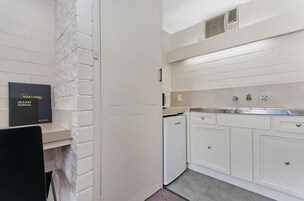 Refrigerador, microondas, cafetera/tetera