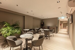 Dining - Beach Hotel (Singapore)
