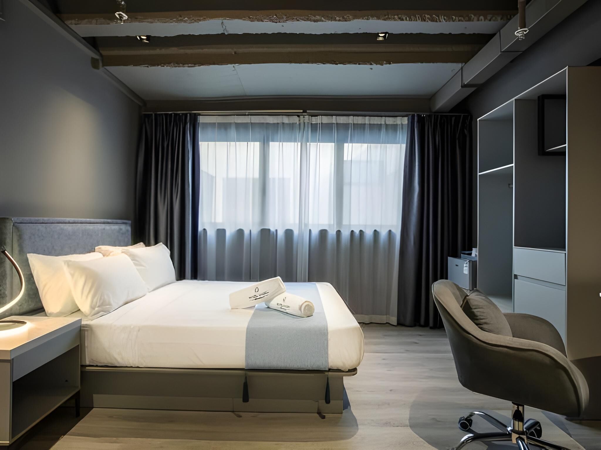 Desk, free WiFi, bed sheets