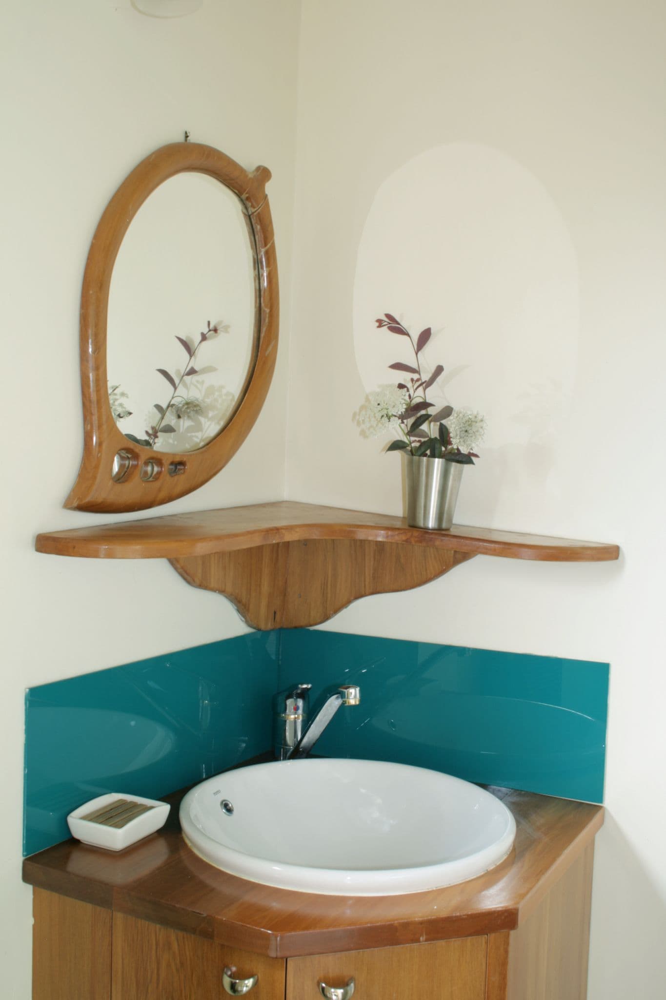 garden studio - cottage | bathroom sink