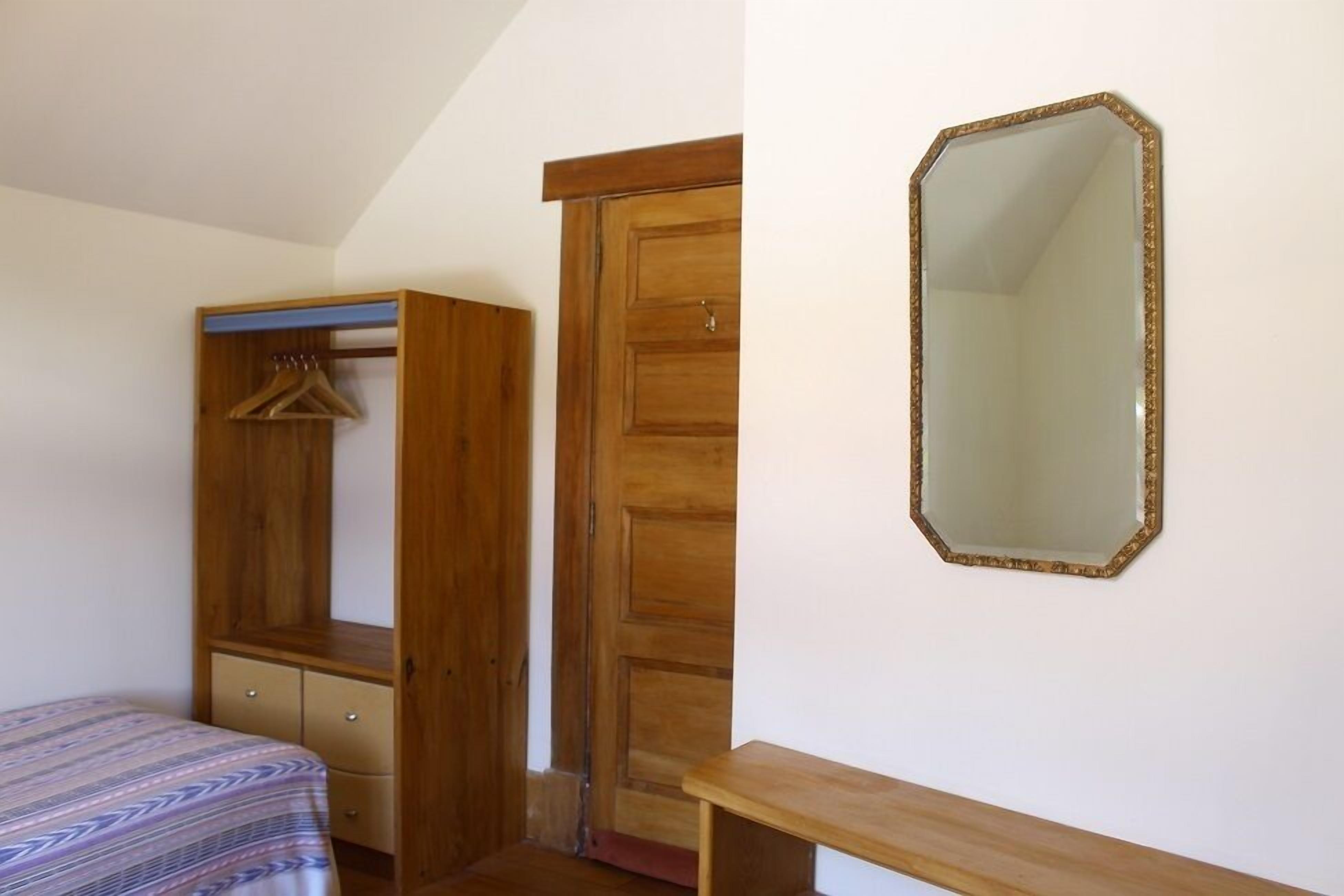 the den - shared bathroom | egyptian cotton sheets, iron/ironing board, free wifi, bed sheets