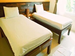 Standard Twin Room | Desk, blackout curtains, rollaway beds, free WiFi