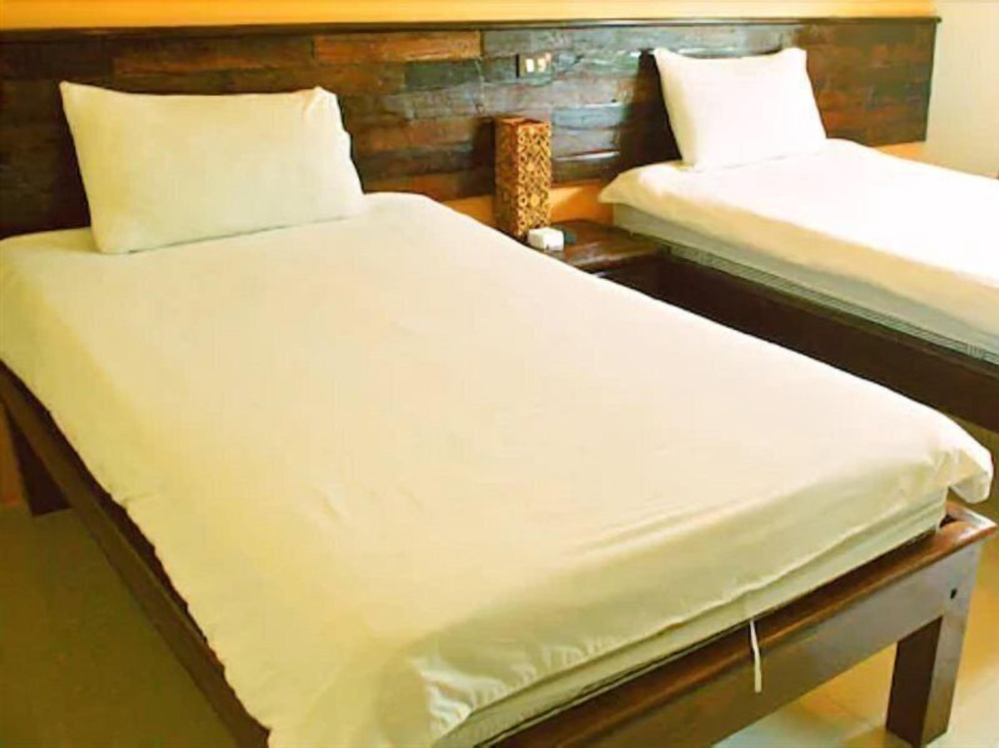 Standard Twin Room | Desk, blackout drapes, rollaway beds, free WiFi