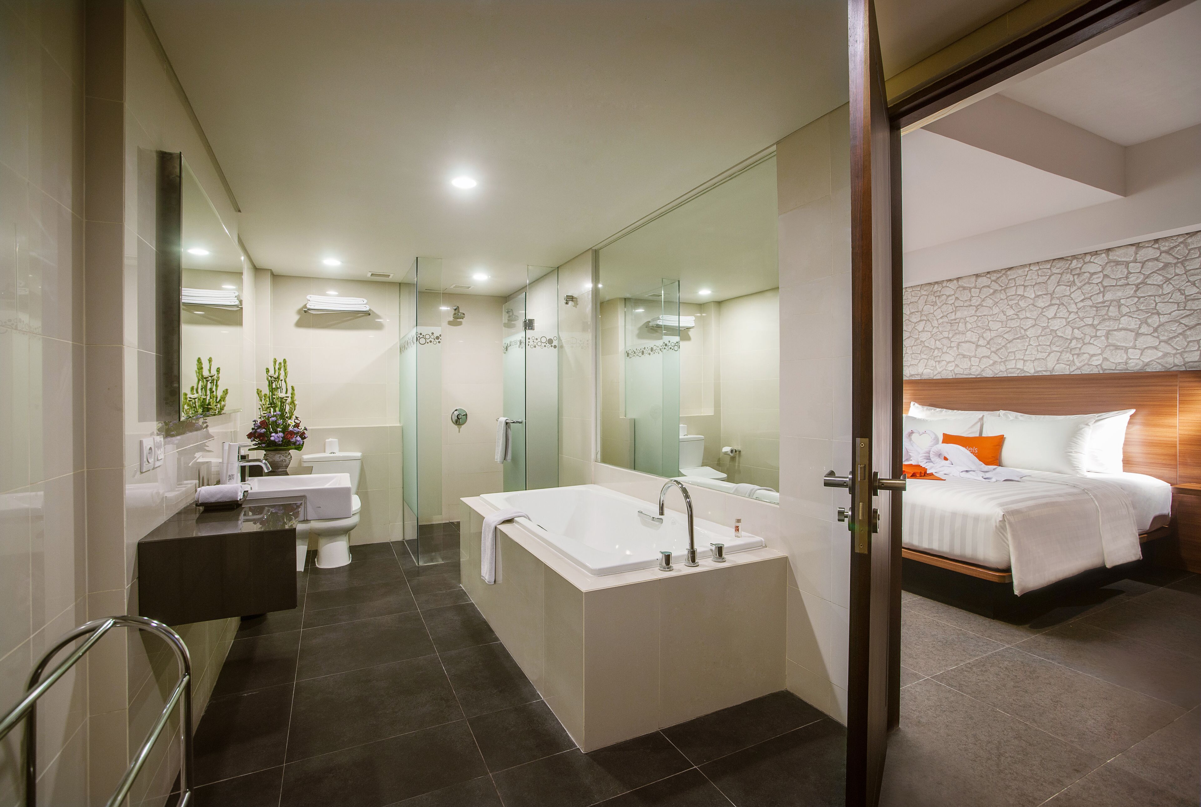 premier room, balcony (free minibar) | bathroom | shower, free toiletries, hair dryer, slippers