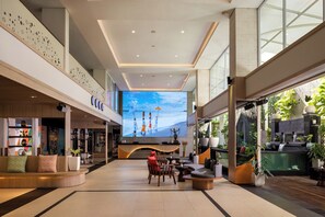 Lobby - J4 Hotels Legian (Kuta)