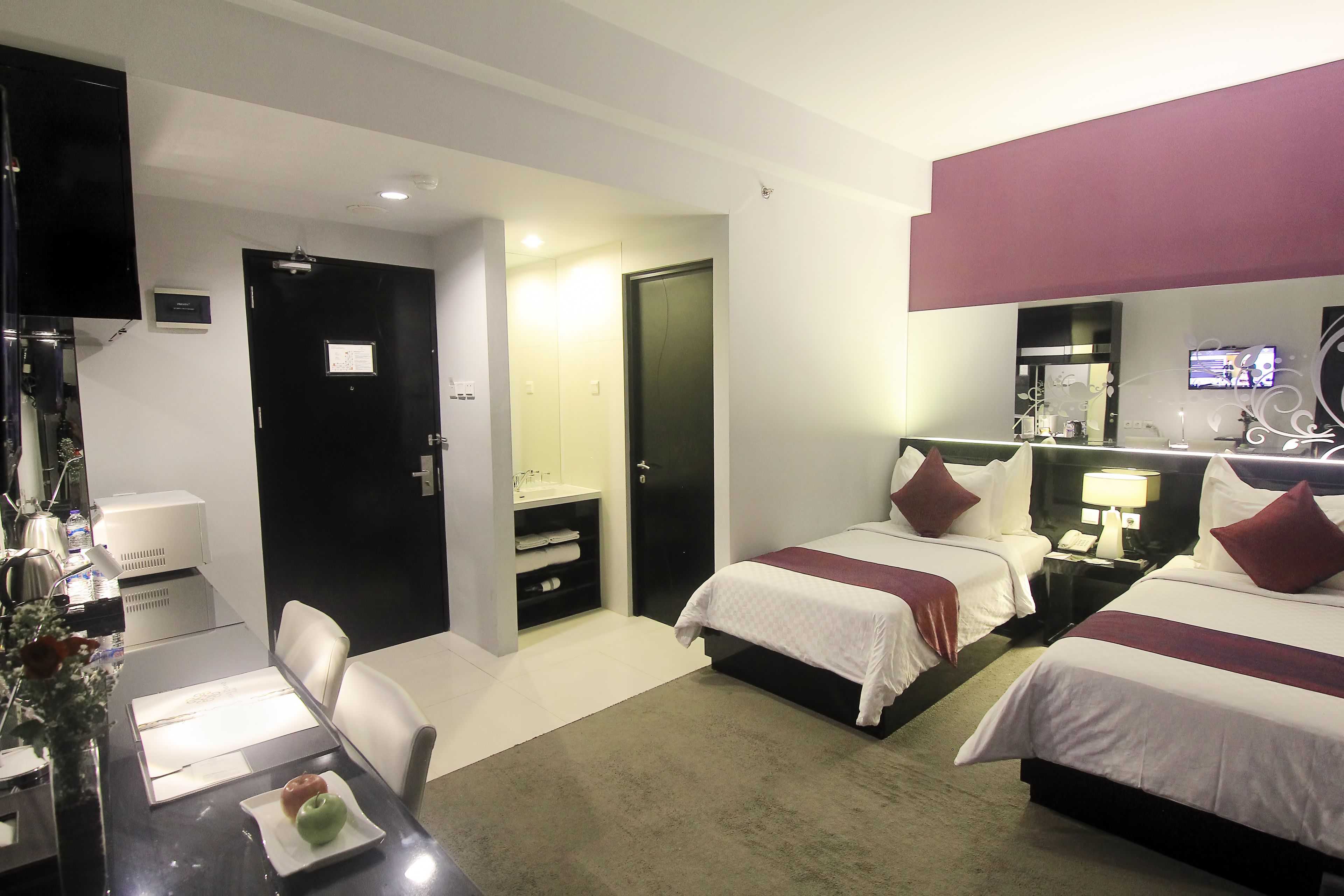 premium bedding, free minibar, in-room safe, desk