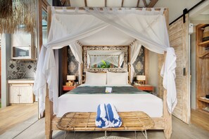 1BR Pool Villa (Ground Floor) | Ropa de cama de alta calidad, minibar, caja fuerte y escritorio