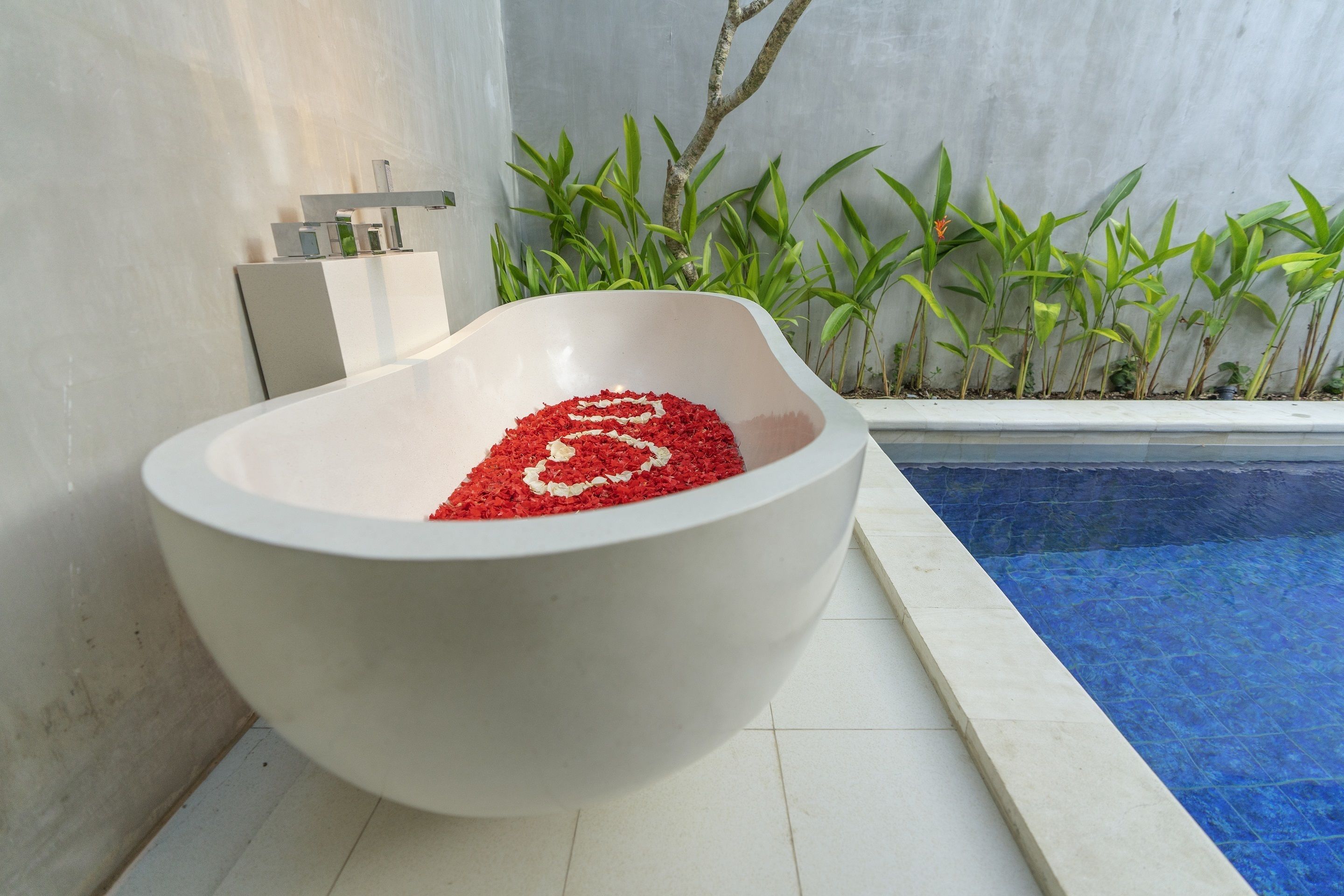 1br pool villa (ground floor) | private spa tub