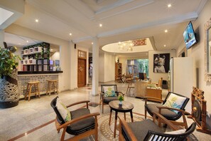 Lobby sitting area - 18 Suite Villa Kuta (Kuta)