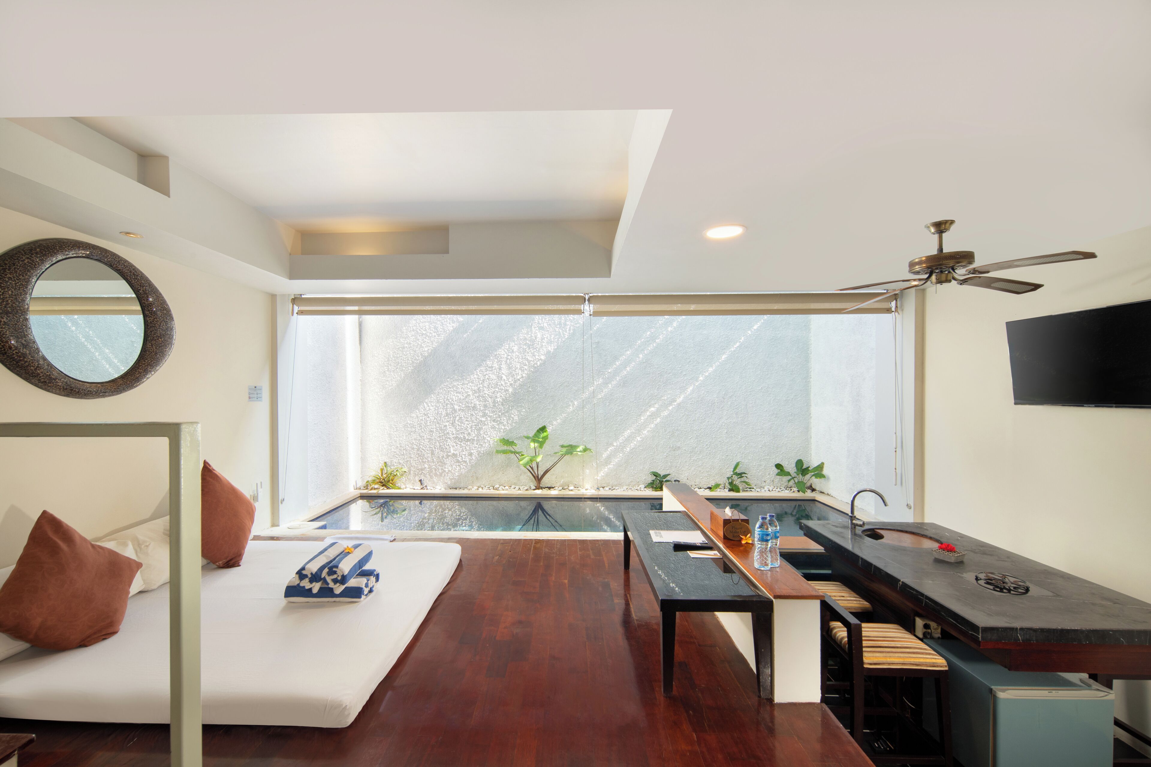 特色复式房, 2 间卧室 (2 Storey Floor) | 客厅 | 40-英寸LED 电视 （配备有线频道）、电视