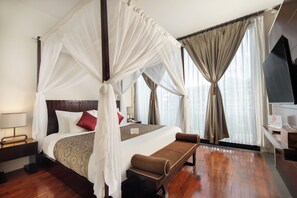 Loft com design assinado, 2 quartos (2 Storey Floor) | Roupas de cama premium, frigobar, cofres nos quartos, escrivaninha