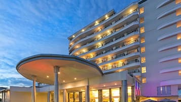 Fassade der Unterkunft – Abend/Nacht