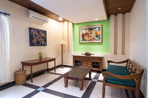 Suite Royal | Ruang keluarga | TV LED