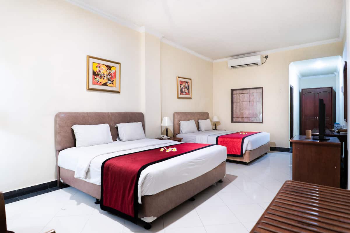 Family Room 4 | Minibar, in-room safe, WiFi (free)