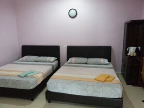 Camera Standard | Una scrivania, ferro/asse da stiro, Wi-Fi gratuito