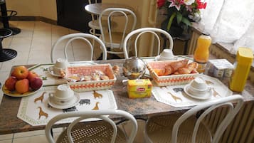 Basic Double Room (shared W.C.) | Dining