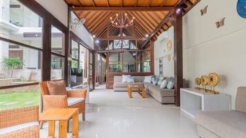 42-inch flat-screen TV with cable channels, LCD TV, Netflix