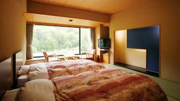 Japanese Twin Room, Non Smoking | In-room safe, desk, free WiFi, bed sheets