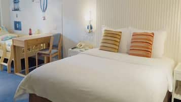 Happy Family Room | Minibar, in-room safe, desk, blackout drapes