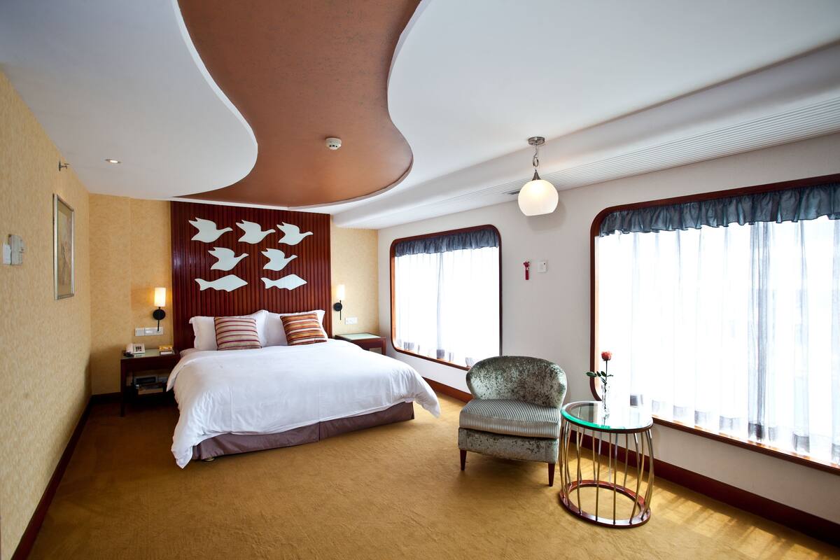 1 bedroom, minibar, in-room safe, desk