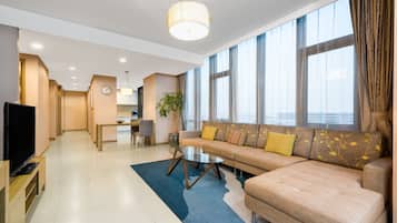 套房, 3 间卧室, 厨房 (Dining) | 1 多间卧室、办公桌、免费 WiFi、床单