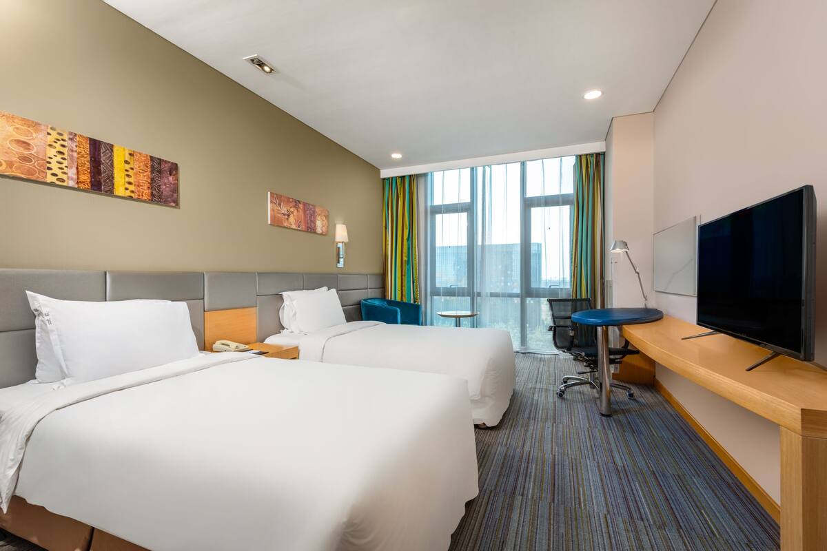 Standard Room, 2 Twin Beds | Desk, WiFi (free), bed sheets