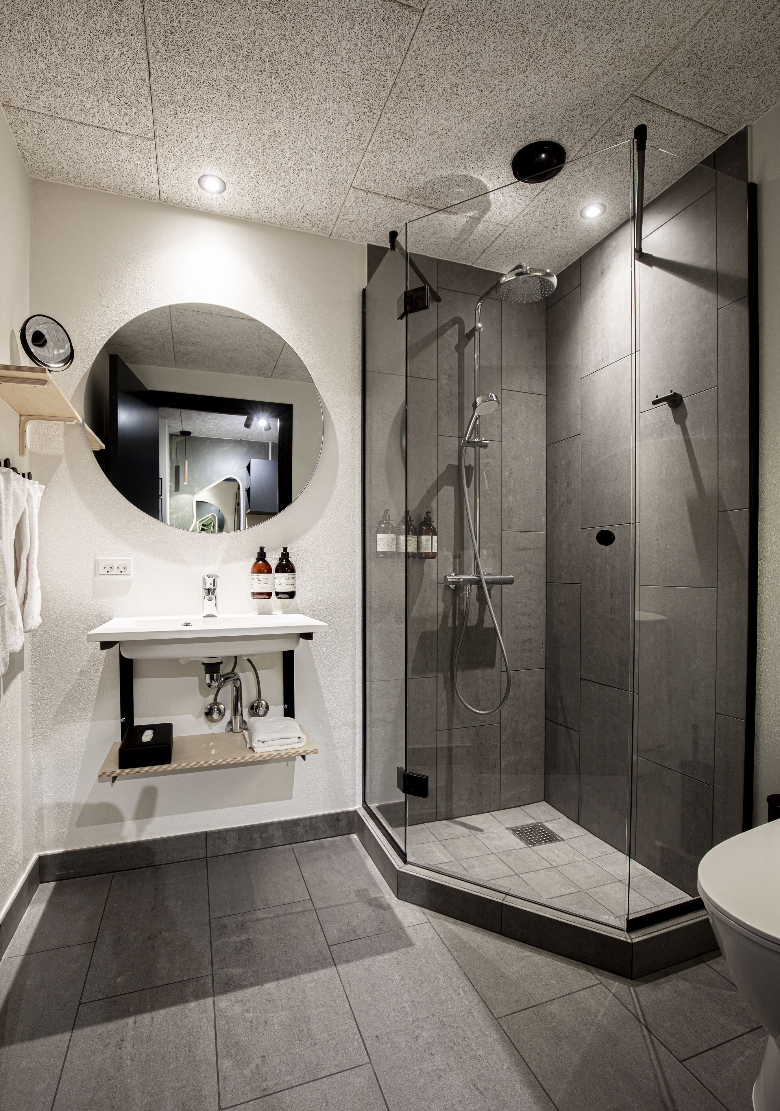 Comfort Plus Double Room with Balcony | Bathroom | Free toiletries, hair dryer, towels