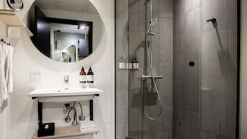 Comfort Plus Double Room with Balcony | Bathroom | Free toiletries, hair dryer, towels