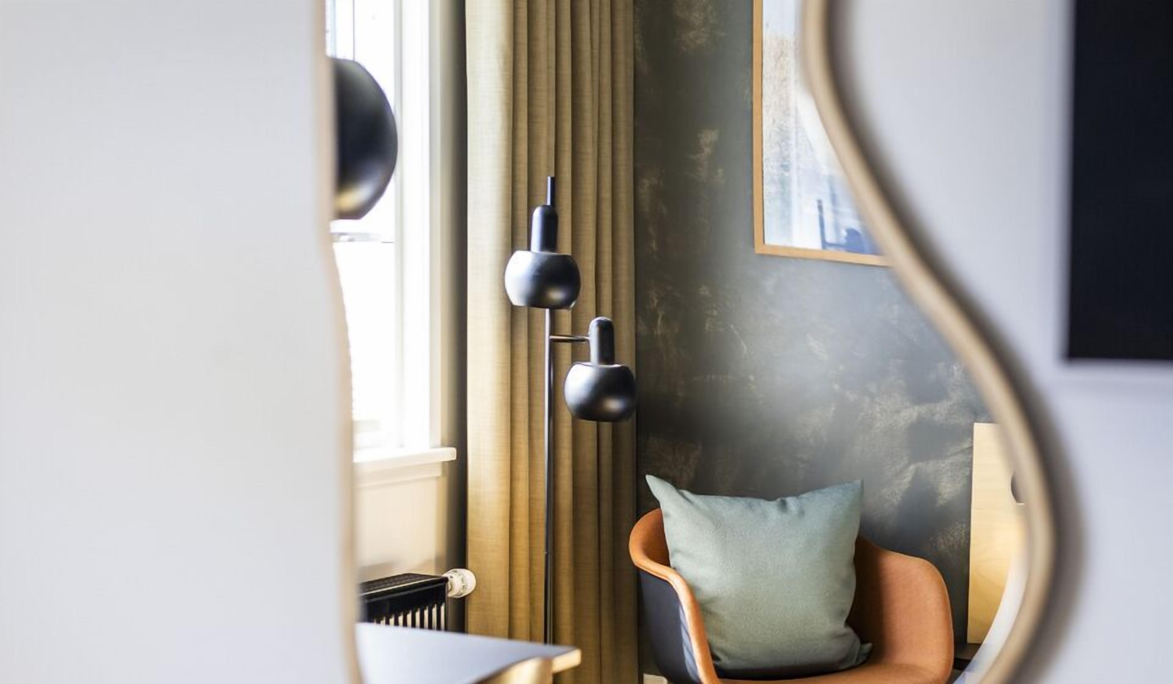 hypo-allergenic bedding, laptop workspace, free wifi, bed sheets