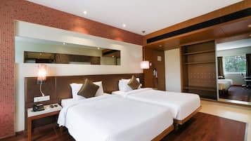 Premium Twin kamer, 2 eenpersoonsbedden | 1 slaapkamer, luxe beddengoed, een kluis op de kamer, een bureau