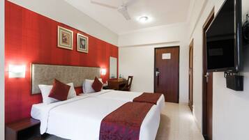 Standard Twin Room, 2 Twin Beds | Premium bedding, in-room safe, desk, laptop workspace