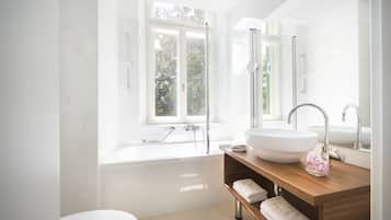 Two-storey studio apartment (for 3 persons) | Bathroom | Bathtub, hair dryer, towels