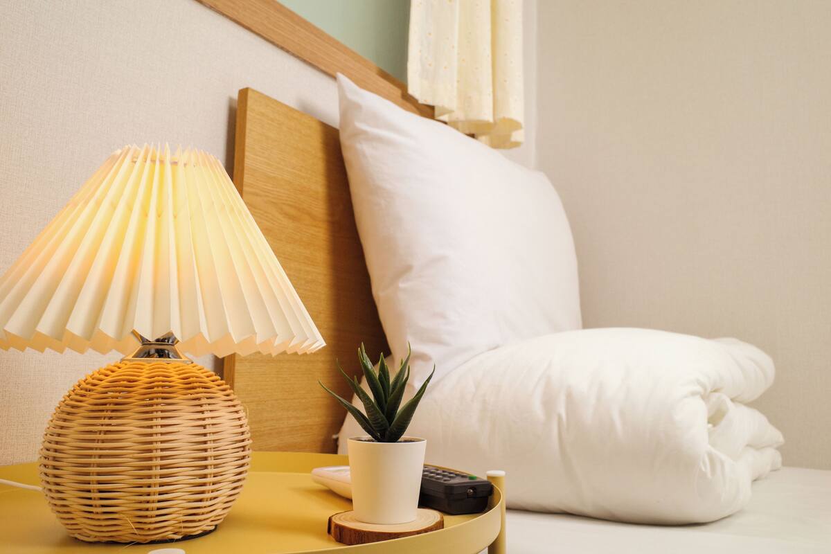 Single Room (non-Korean nationals only) | WiFi (無料)、ベッドシーツ