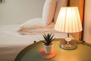 Deluxe Double Room (non-Korean nationals only) | Free WiFi, bed sheets - Starria Hostel Foreign Guest Only (Seoul)