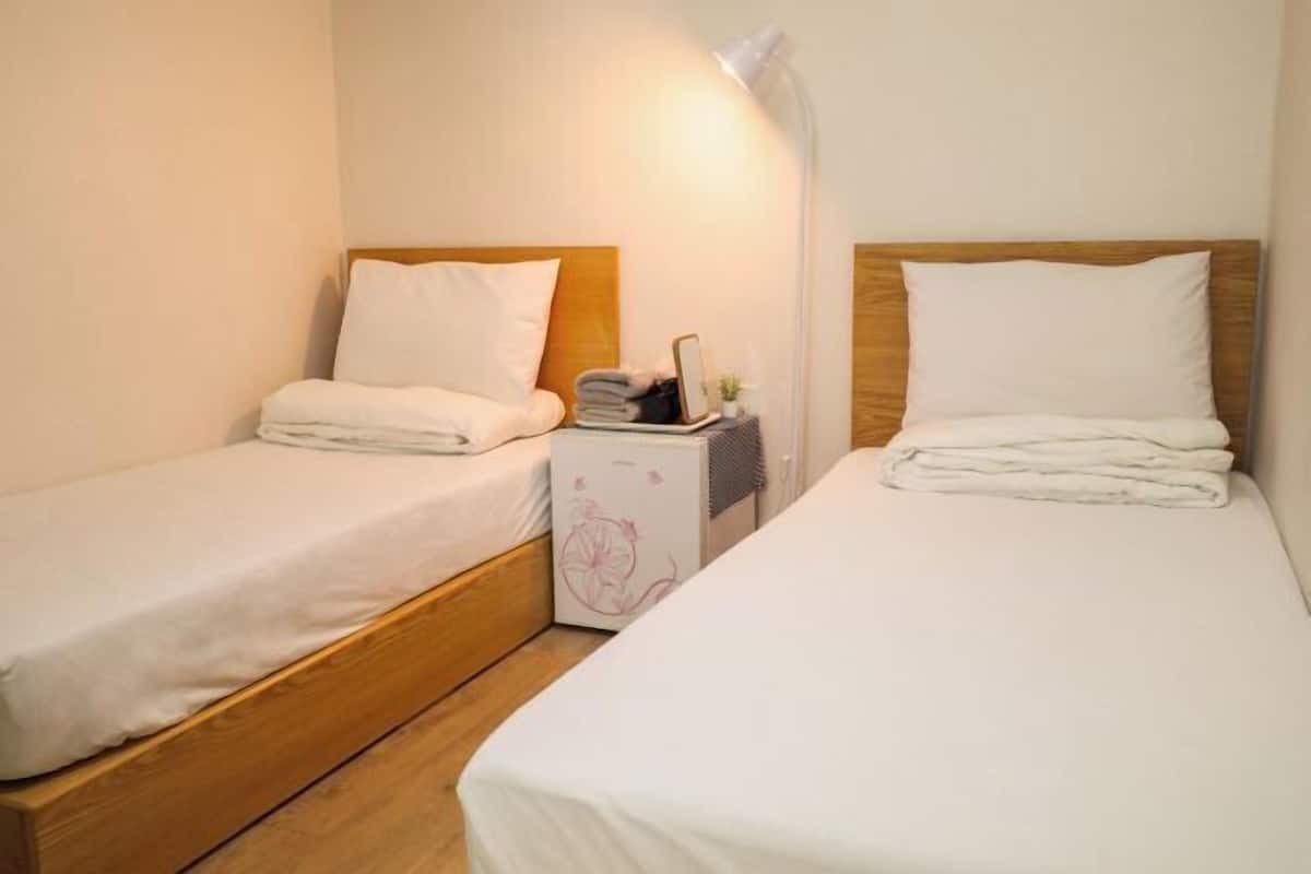 Free WiFi, bed sheets