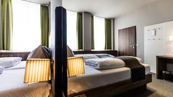 Escritorio, cortinas blackout y sistema de insonorizaciĂłn