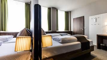 Escritorio, cortinas opacas, sistema de insonorización