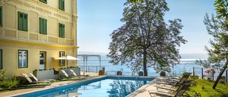 Alberca al aire libre por temporada