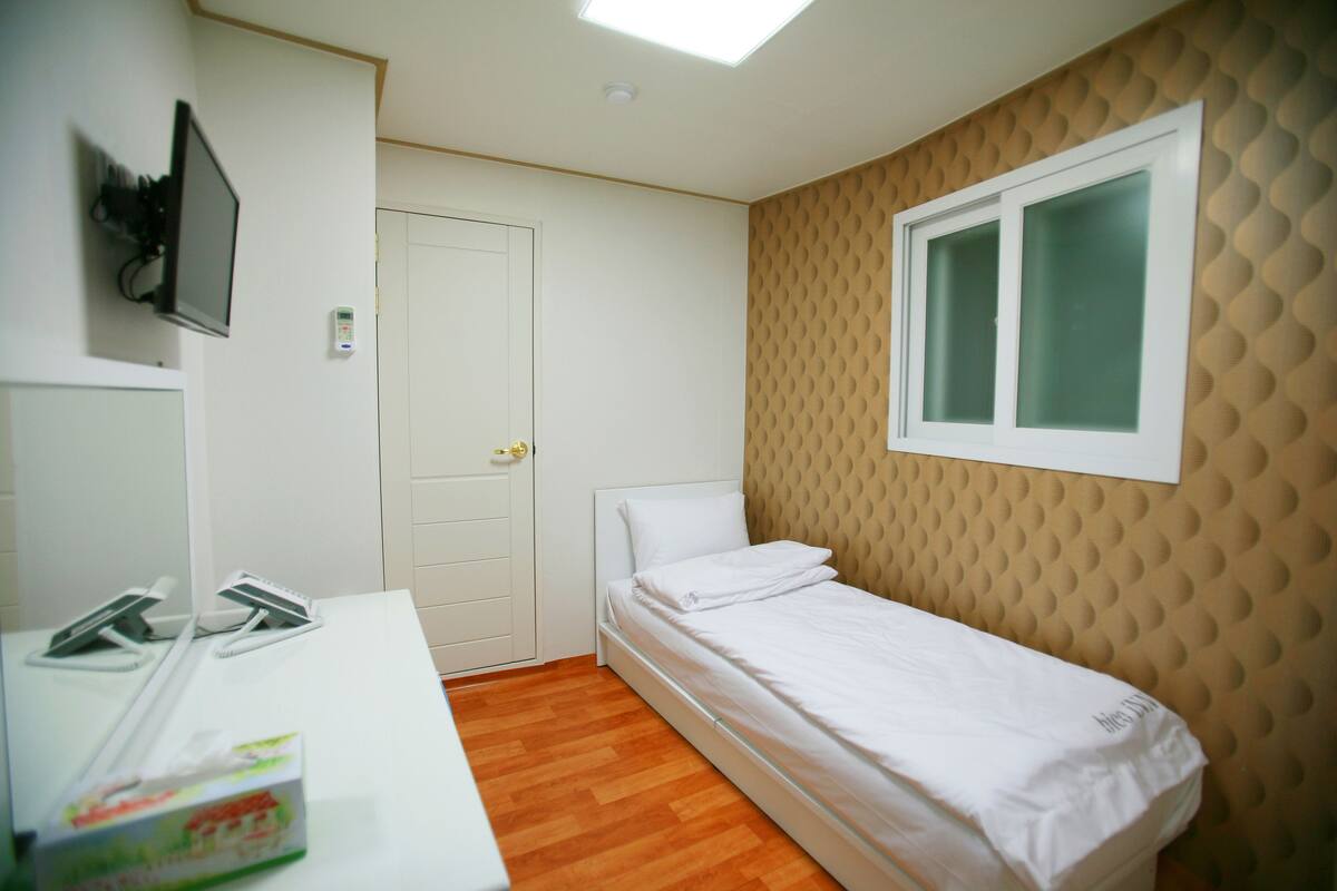 Habitación individual | Escritorio, sistema de insonorización, wifi gratis