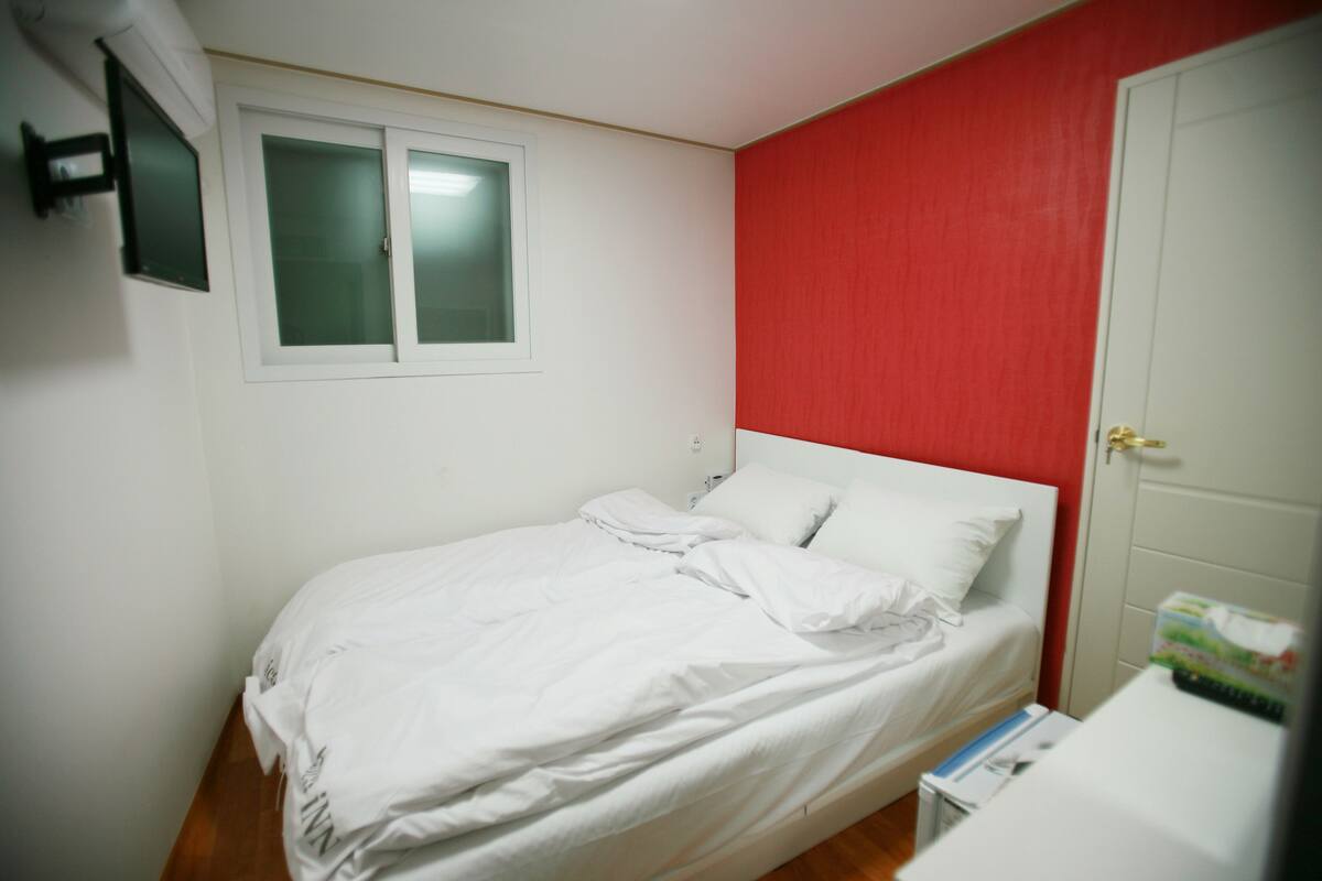 Habitación con 2 camas individuales | Escritorio, sistema de insonorización, wifi gratis