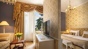 Suite Junior | Minibar, una cassaforte in camera, una scrivania, Wi-Fi gratuito