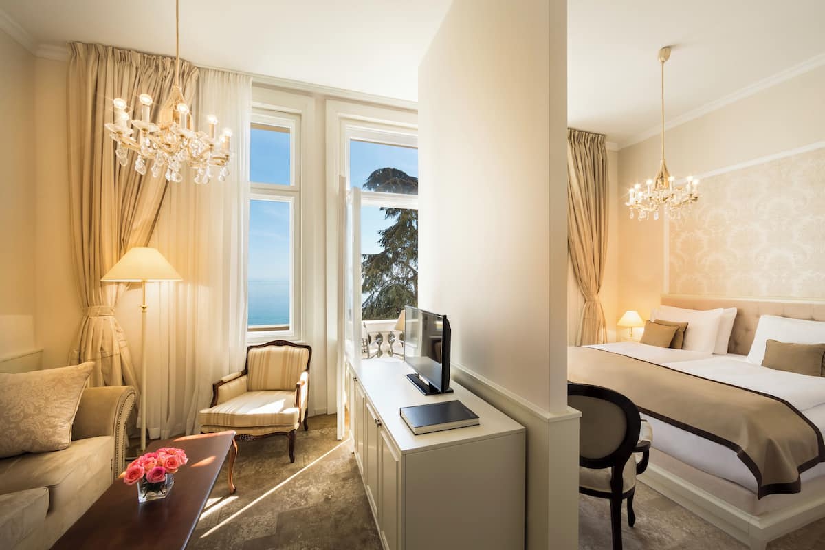 superior double room | 1 bedroom, minibar, in-room safe, desk