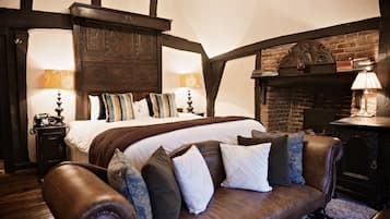Superior Double Room | Minibar, in-room safe, desk, blackout curtains