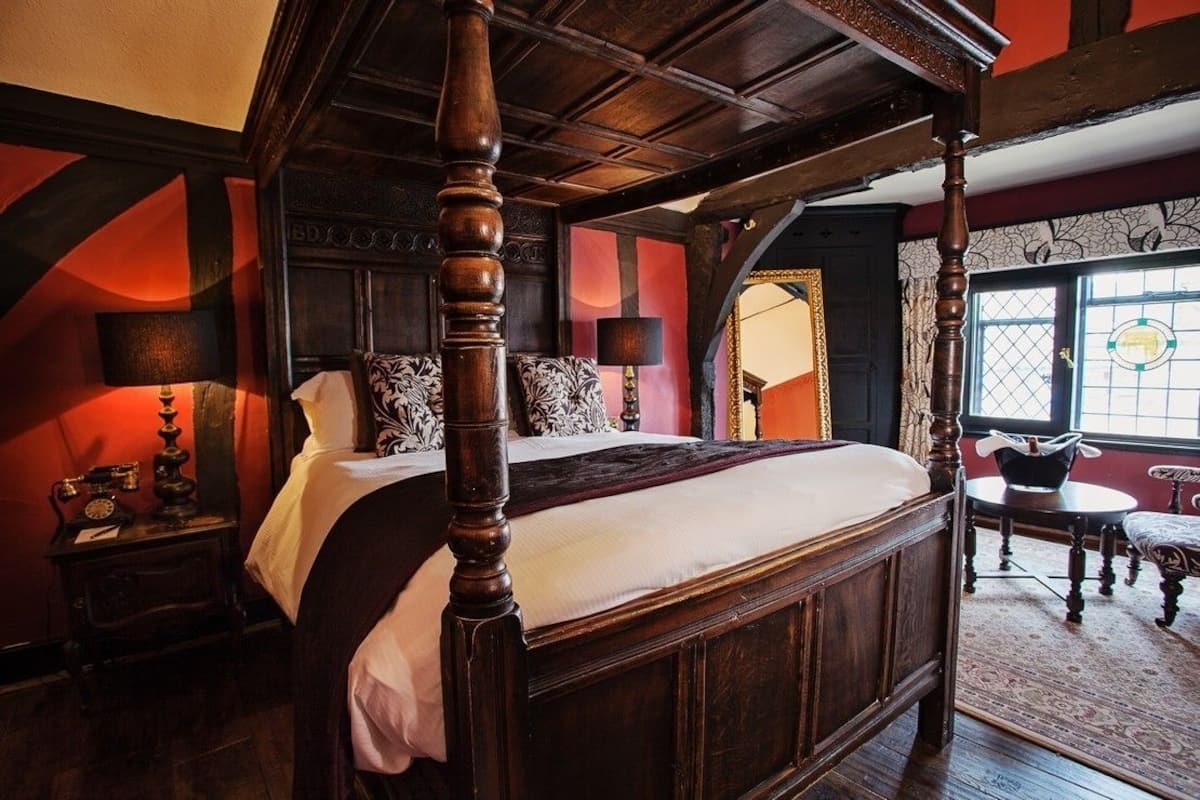 superior double room | 1 bedroom, minibar, in-room safe, desk