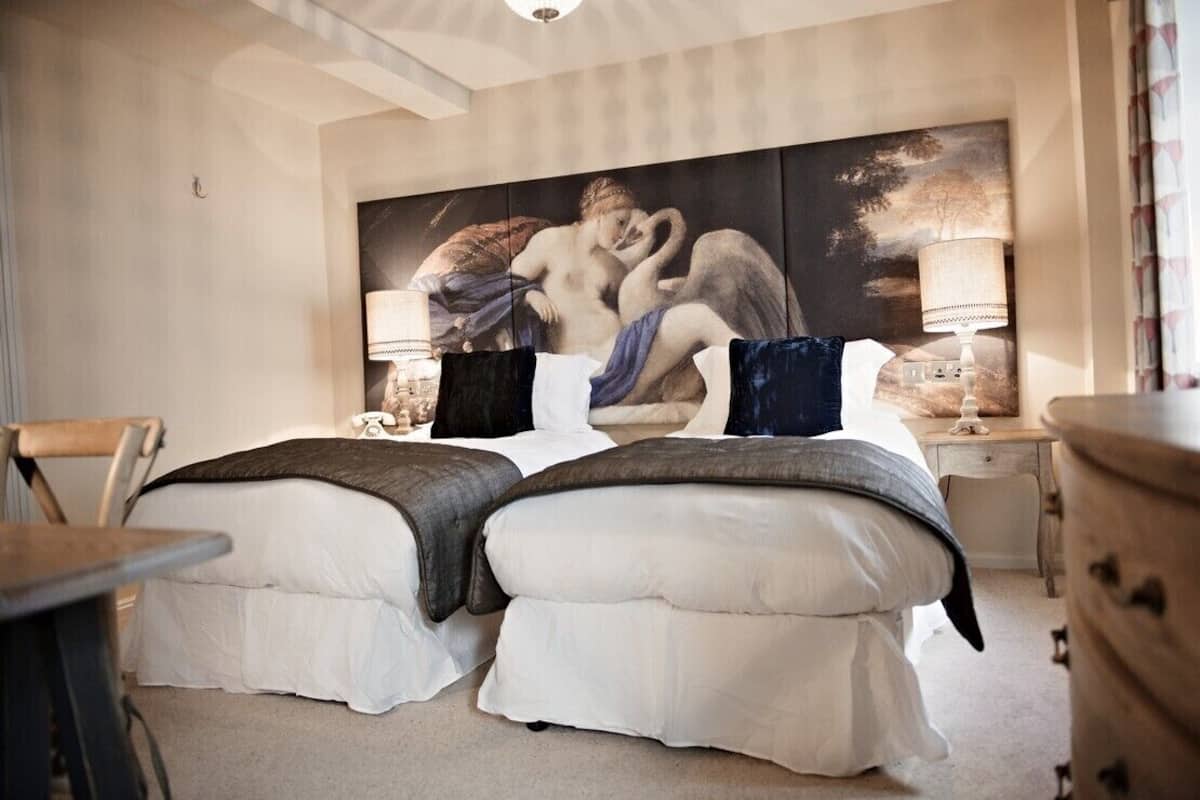 Camera Classic con 2 letti singoli | Minibar, una cassaforte in camera, una scrivania, tende oscuranti