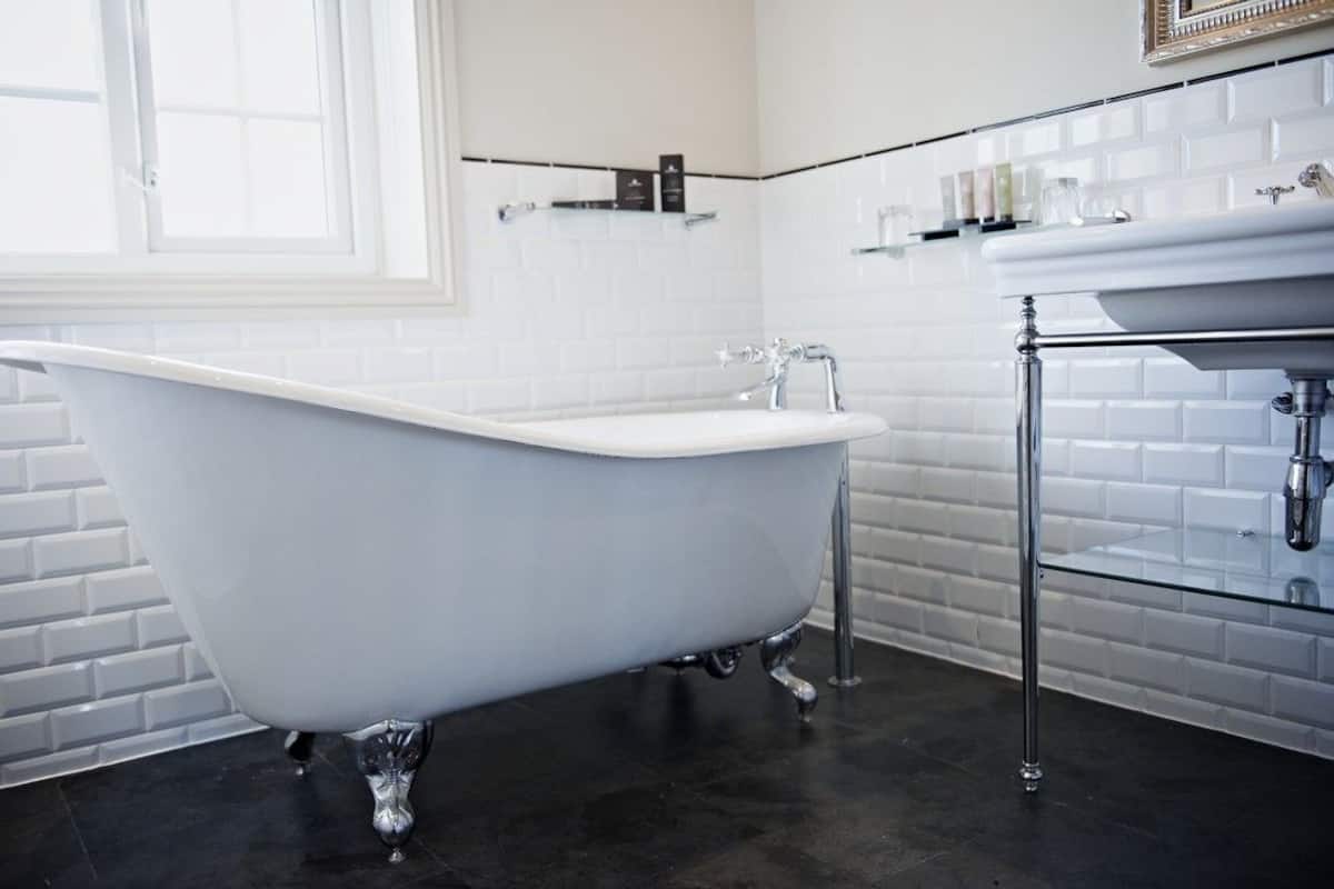 Set di cortesia gratuito, asciugacapelli, asciugamani, sapone